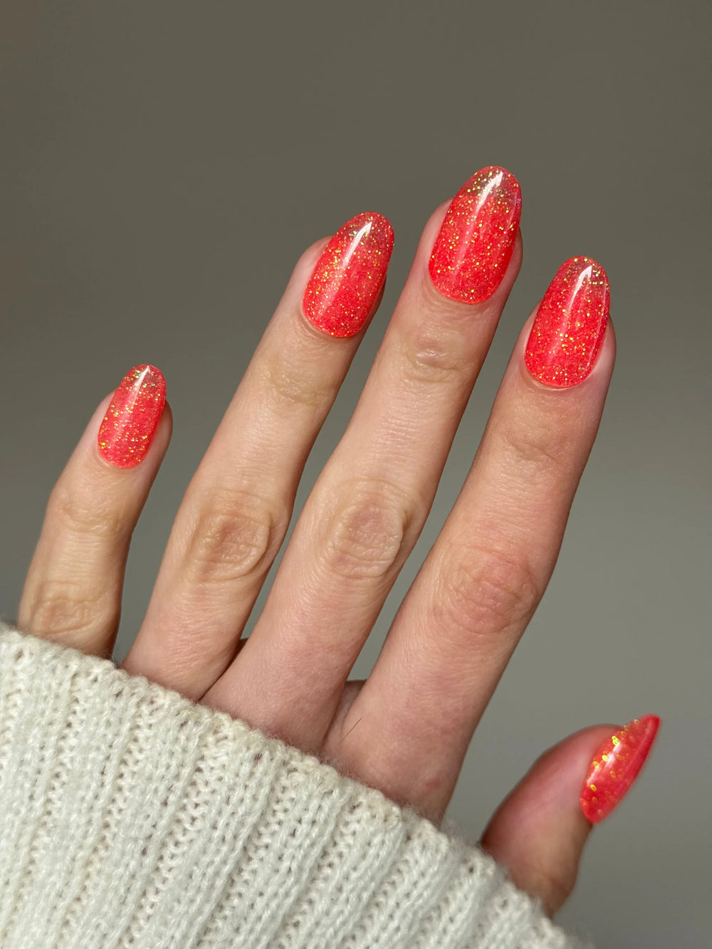 Coral Blaze en la mano