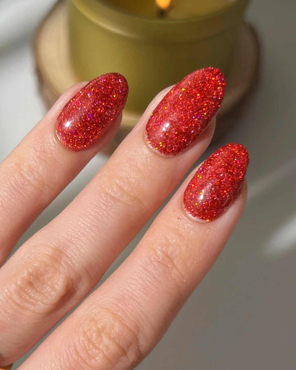 Ruby Glitter en la mano