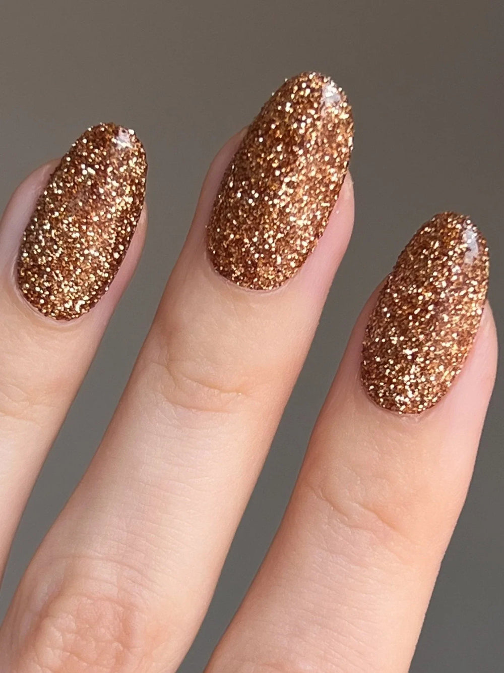 Champagne Gold en la mano