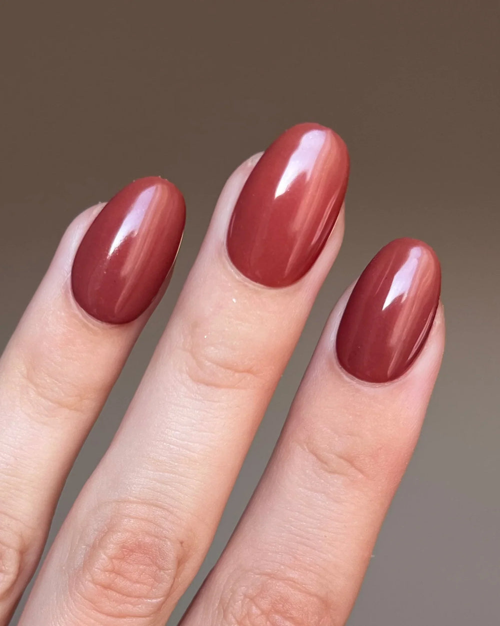 Chocolate Brown en la mano