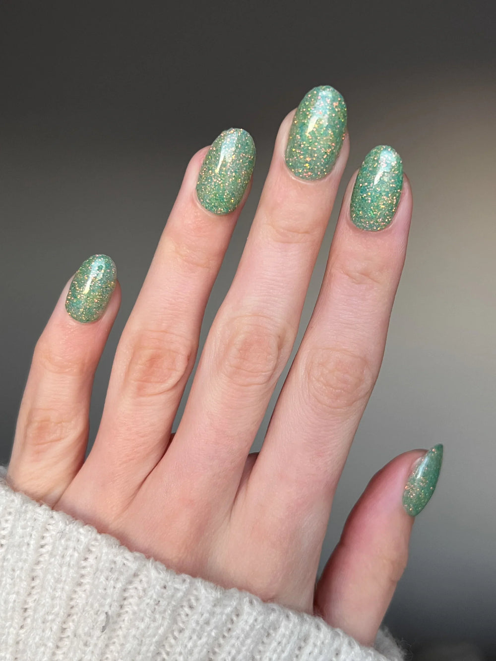 Golden Mint Sparkle en la mano