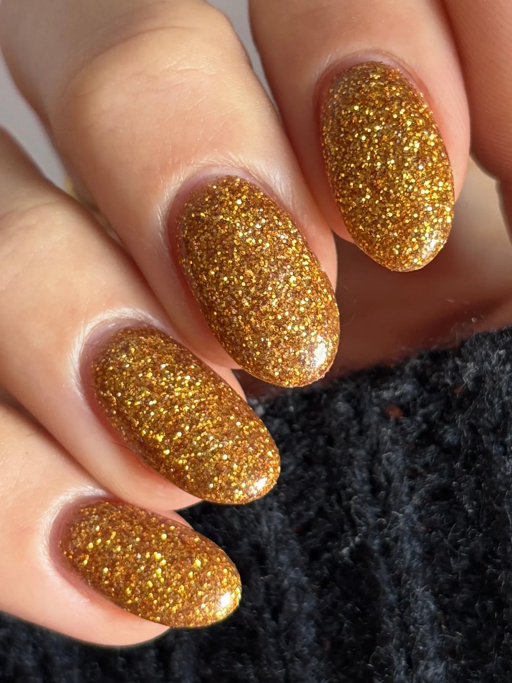 Bright Gold en la mano