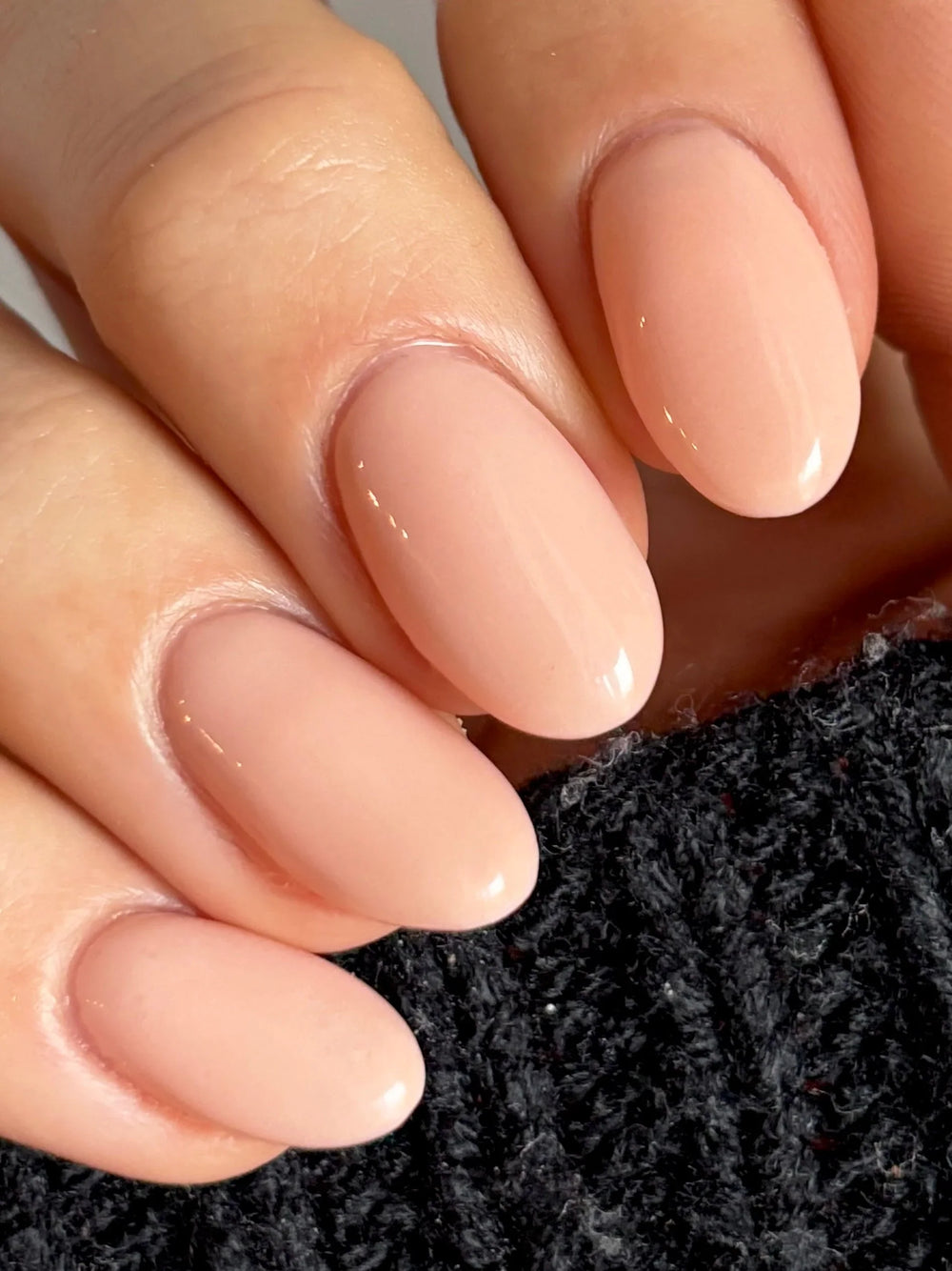 Warm Nude en la mano