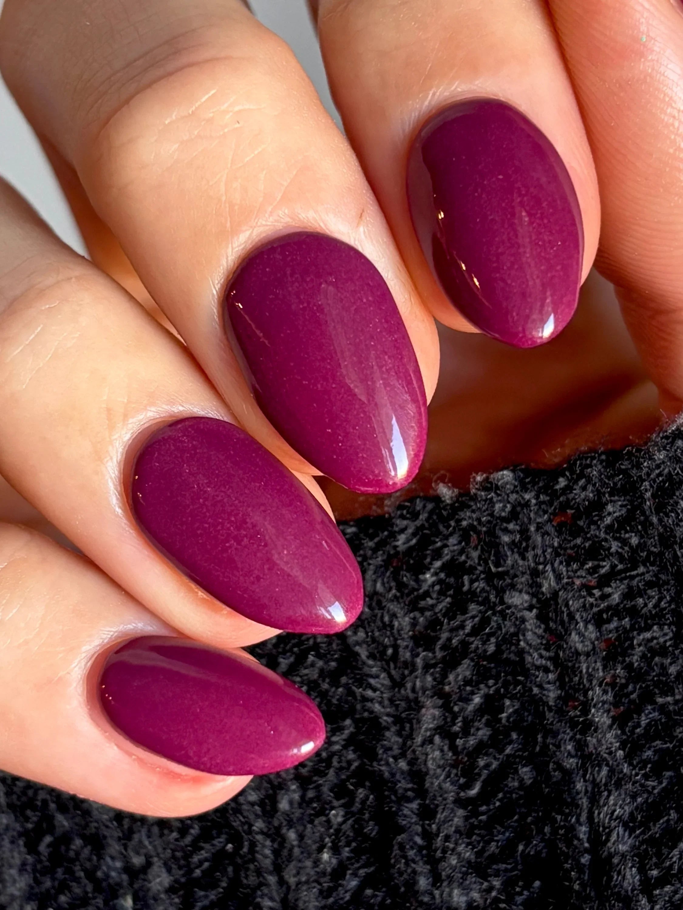Dark Reddish Purple en la mano