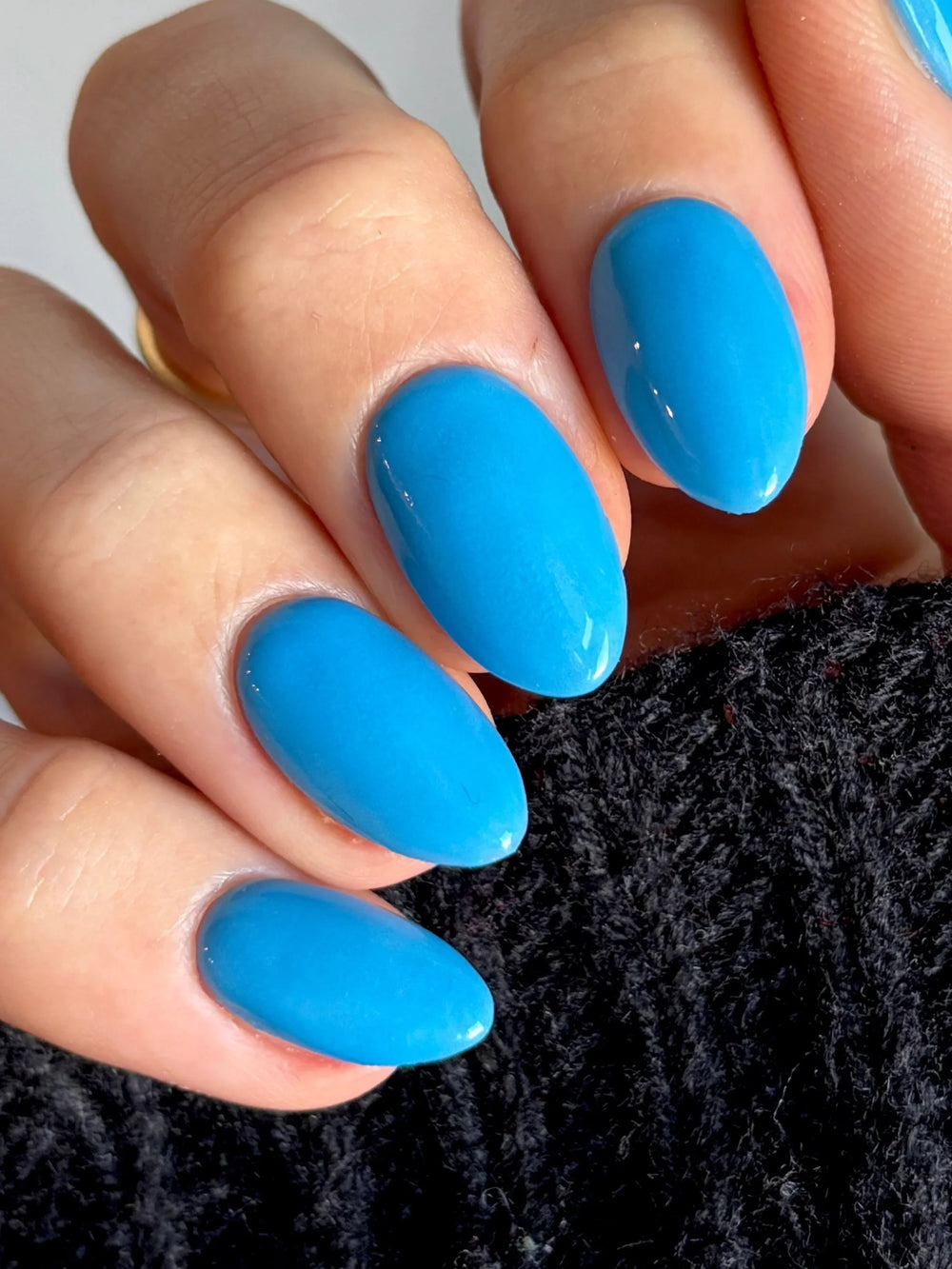 Blue-yond en la mano